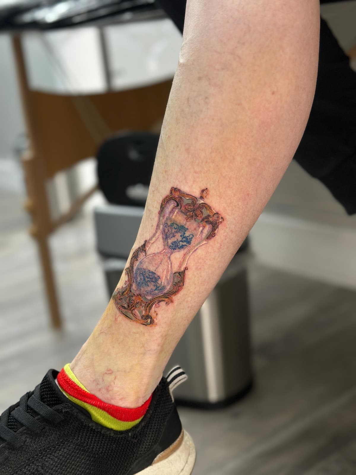 Hourglass — Realism / Calf